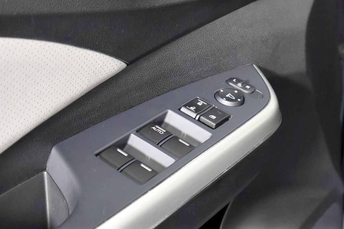 Used 2015 Honda CR-V Touring image 18