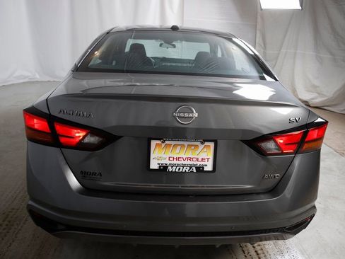 Used 2024 Nissan Altima 2.5 SV image 4