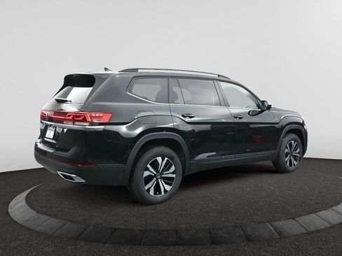 Used 2025 Volkswagen Atlas SE image 7