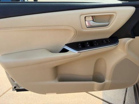 Used 2016 Toyota Camry XLE FWD image 12
