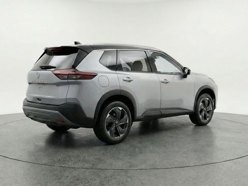 Used 2025 Nissan Rogue SV FWD image 9