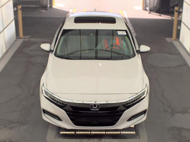 Used 2019 Honda Accord Touring image 2