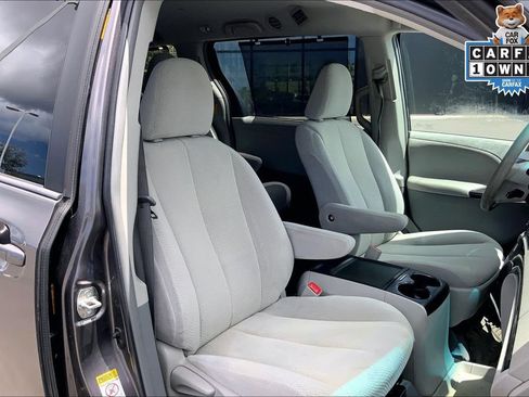 Used 2014 Toyota Sienna LE FWD image 7