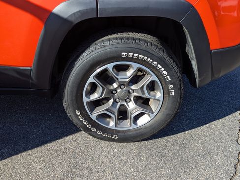 Used 2021 Jeep Cherokee Trailhawk w/ Premium Leather Package image 29