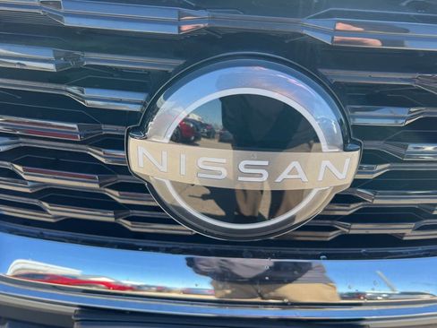 Used 2023 Nissan Rogue SL w/ SL Premium Package image 32