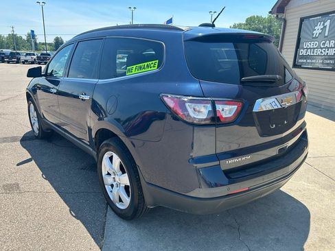 Used 2017 Chevrolet Traverse LT w/ Style and Technology Package FWD image 7