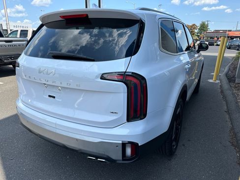 Used 2024 Kia Telluride EX w/ EX Captain's Chair Package AWD/4WD image 6