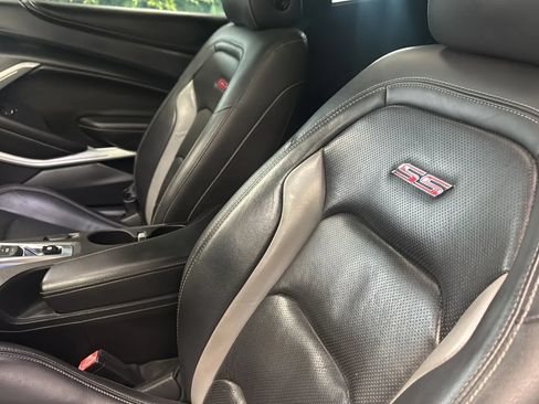 Used 2016 Chevrolet Camaro SS RWD image 15