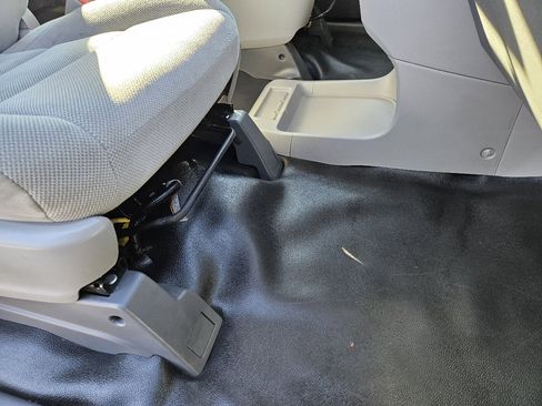 Used 2016 Toyota Sienna L image 36