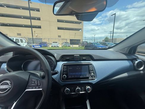 Used 2025 Nissan Versa SV FWD image 31
