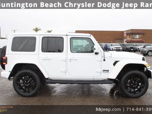 Used 2021 Jeep Wrangler Unlimited Sahara image 3