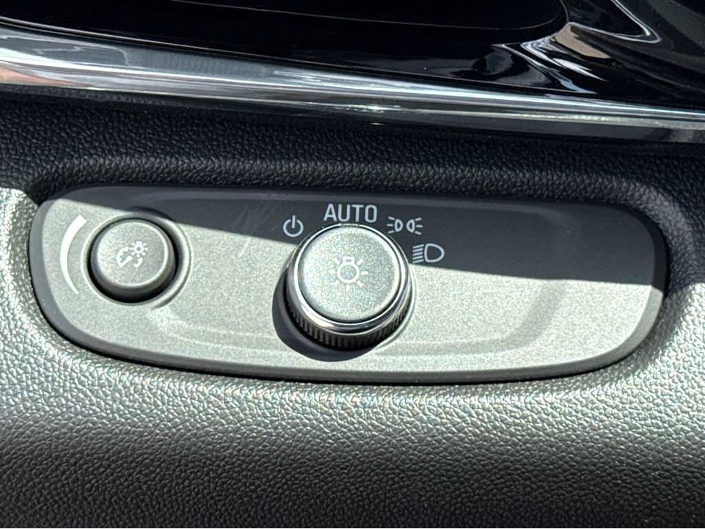 New 2026 Buick Envista Sport Touring FWD image 10