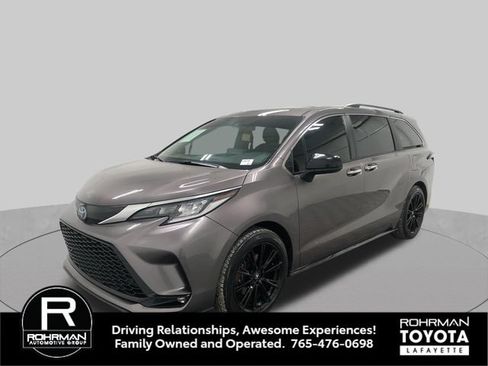 Used 2022 Toyota Sienna XSE w/ XSE Plus Package AWD/4WD image 2