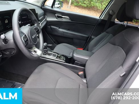 Used 2025 Kia Sportage LX FWD image 11