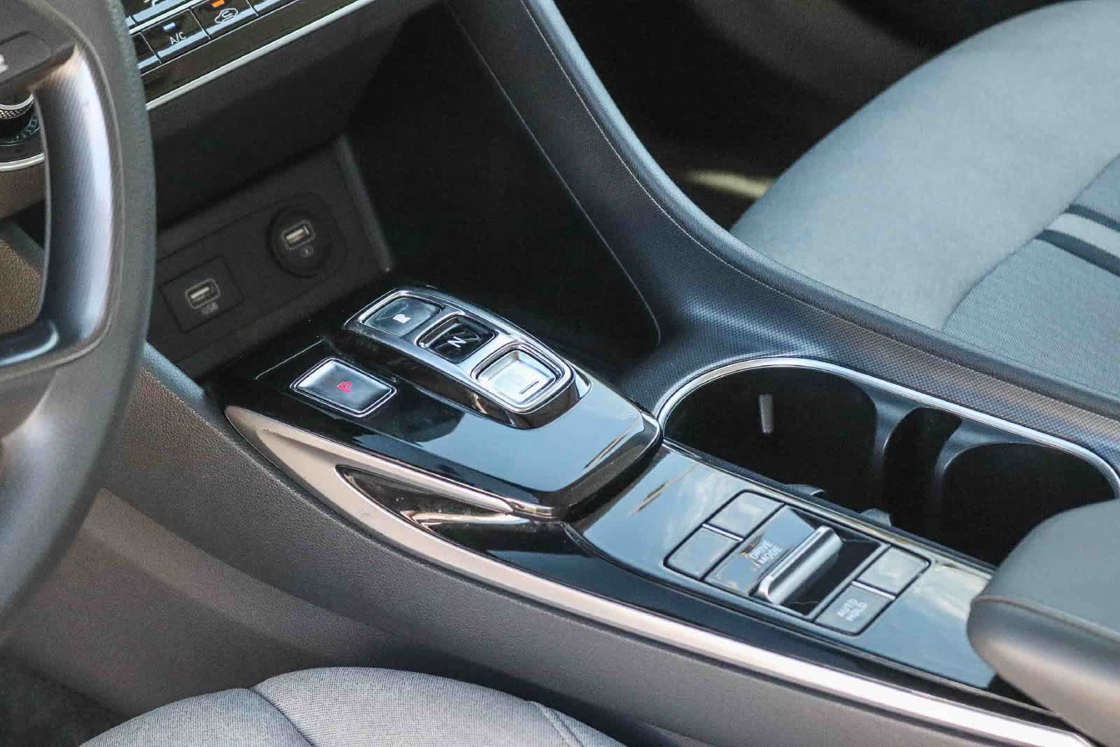 Used 2021 Hyundai Sonata SE w/ Preferred Accessory Package FWD image 19