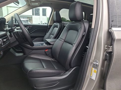 Used 2023 Lincoln Aviator AWD w/ Premium Package image 14
