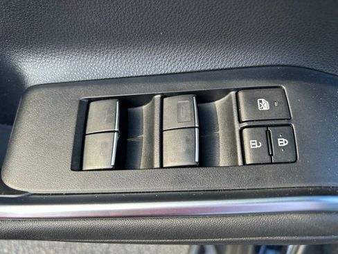 Used 2023 Toyota Highlander Limited FWD image 19