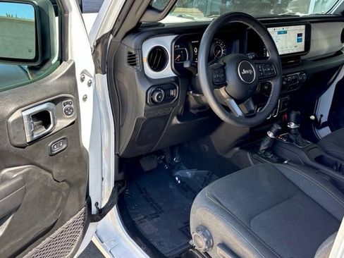 Used 2025 Jeep Wrangler Unlimited Sport AWD/4WD image 8