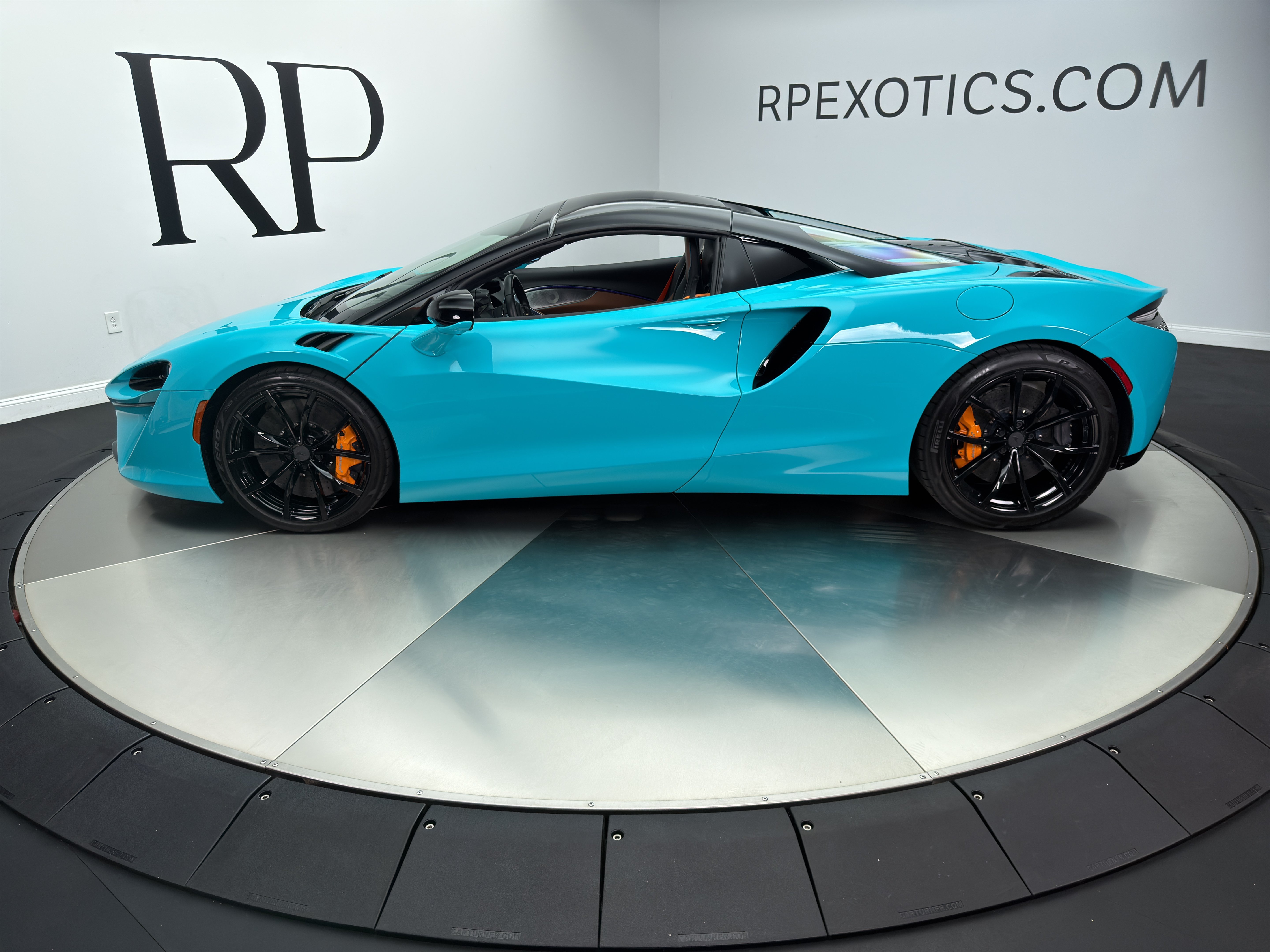 Used 2025 McLaren Artura Spider RWD image 11