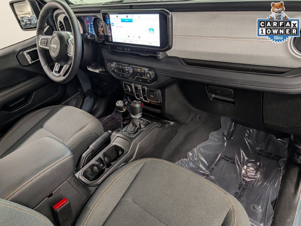 Used 2026 Jeep Wrangler Unlimited Sahara AWD/4WD image 35