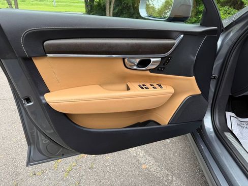 Used 2018 Volvo V90 T6 Cross Country w/ Convenience Package AWD/4WD image 16
