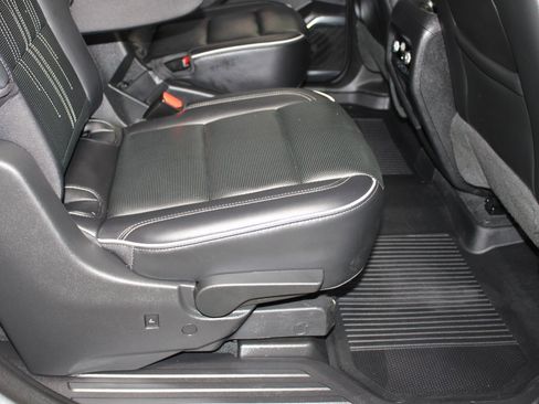 Used 2025 Buick Enclave Avenir image 19