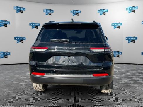 New 2026 Jeep Grand Cherokee Altitude image 4