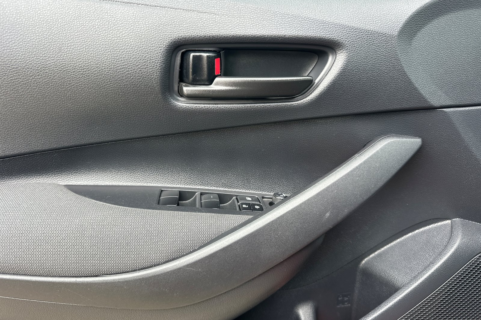 Used 2025 Toyota Corolla LE FWD image 11