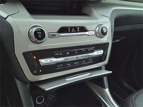 New 2023 Ford Explorer XLT w/ Equipment Group 202A image 22