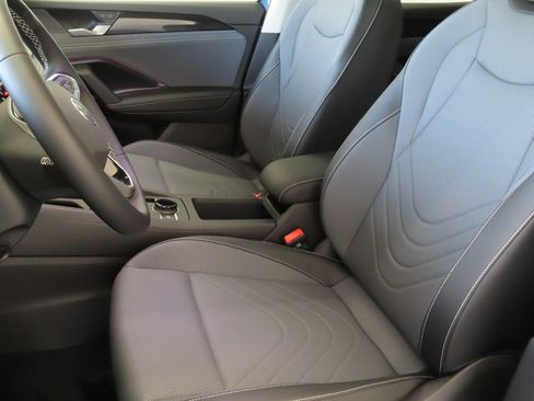 Certified 2026 Volkswagen Tiguan SE FWD image 11