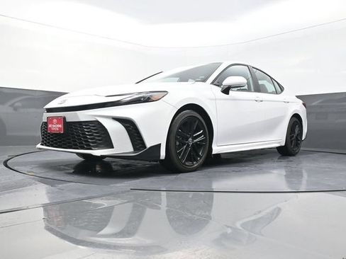 Used 2026 Toyota Camry SE FWD image 33