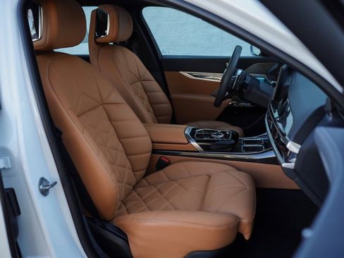 Used 2023 BMW 740i w/ Parking Assistance Package image 25