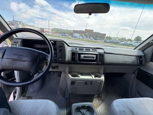 Used 1995 Chevrolet Astro AWD Passenger image 11