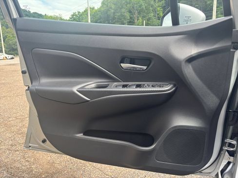 Used 2025 Nissan Versa SV FWD image 18