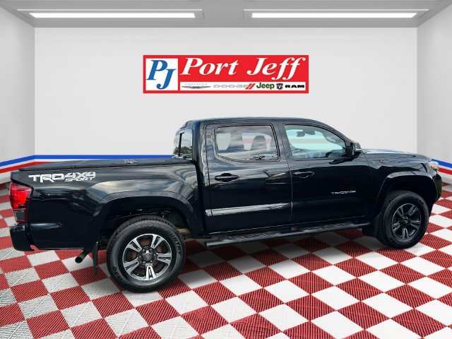 Used 2019 Toyota Tacoma TRD Sport AWD/4WD image 3