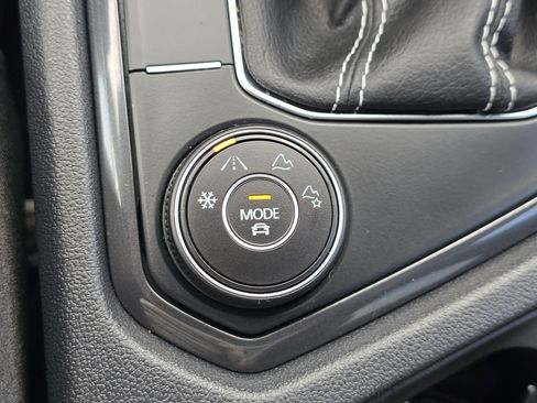 Certified 2023 Volkswagen Tiguan SE R-Line AWD/4WD image 22