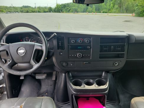 Used 2013 Chevrolet Express 1500 RWD image 17