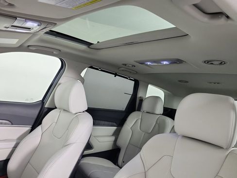 Used 2024 Kia Telluride EX w/ EX Captain's Chair Package FWD image 22