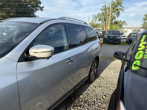 Used 2019 Nissan Pathfinder SL FWD image 22