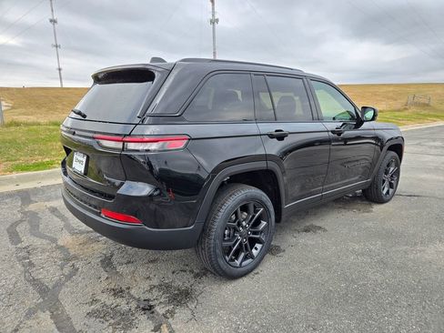 New 2025 Jeep Grand Cherokee Limited image 3