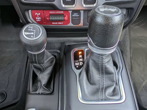 Certified 2025 Jeep Wrangler Sport AWD/4WD image 15