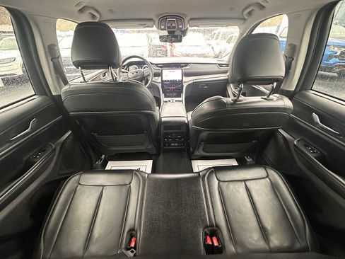 Used 2023 Jeep Grand Cherokee Limited w/ Luxury Tech Group II image 24