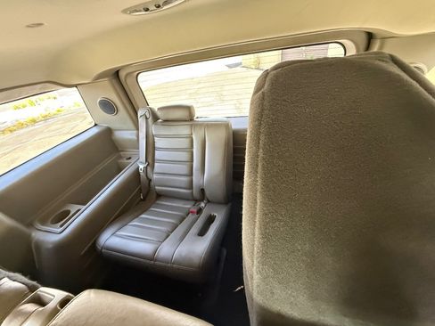 Used 2004 HUMMER H2 w/ Preferred Equipment Group AWD/4WD image 16