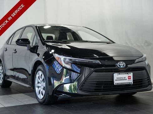 Used 2025 Toyota Corolla LE FWD image 1
