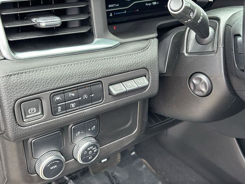 Used 2023 GMC Yukon XL Denali RWD image 28