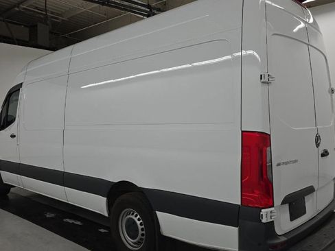 Used 2023 Mercedes-Benz Sprinter 2500 image 11