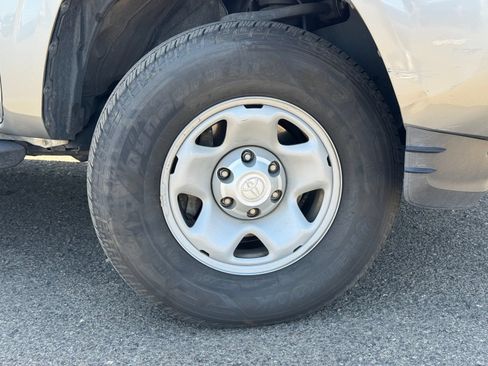 Used 2019 Toyota Tacoma SR5 RWD image 6