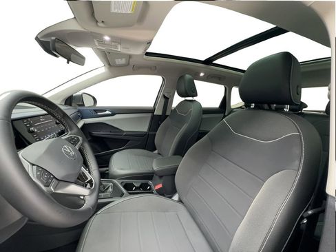 Used 2023 Volkswagen Taos SE w/ Panoramic Sunroof Package FWD image 19
