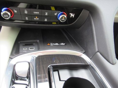 Used 2023 Buick Enclave Essence image 25