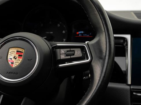 Used 2023 Porsche Macan w/ Premium Package Plus AWD/4WD image 21